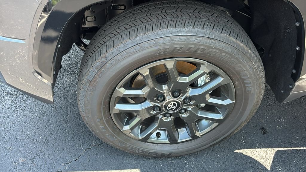New 2026 Magnetic Gray Metallic Toyota  Platinum image 38