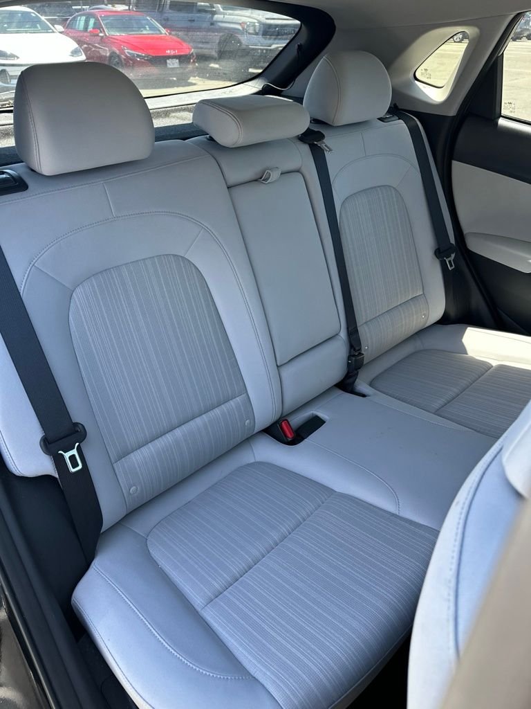 Used 2023 Black Hyundai SEL image 5