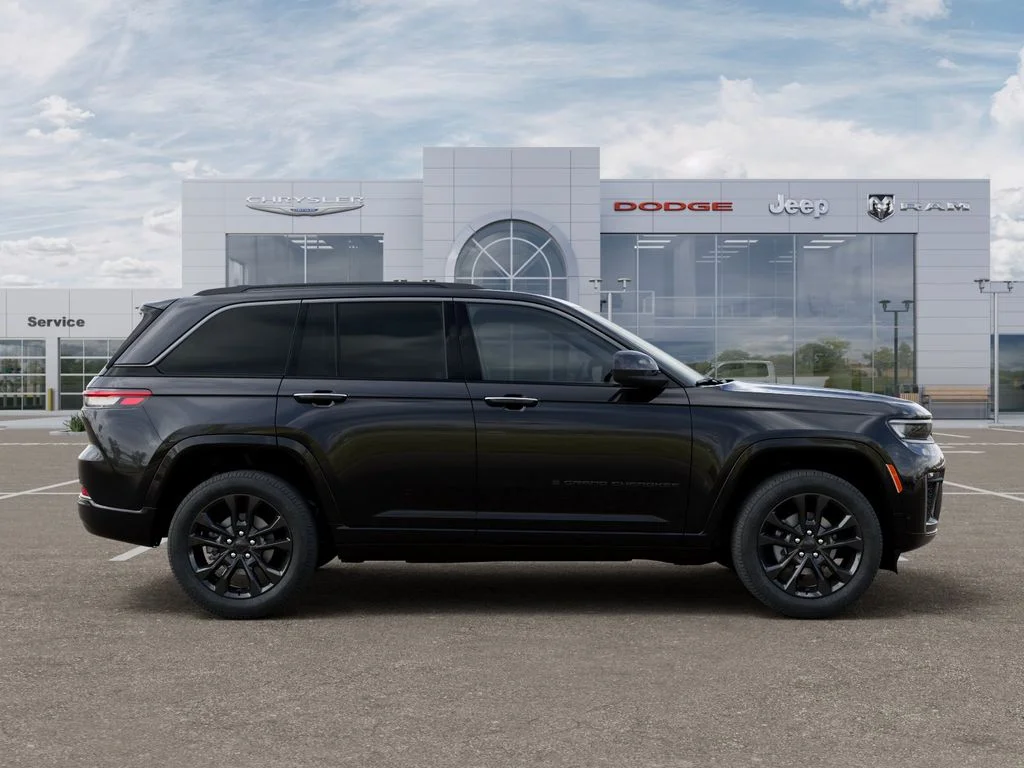 New 2026 Diamond Black Crystal Pearl-Coat Exterior Paint Jeep Limited Reserve image 22