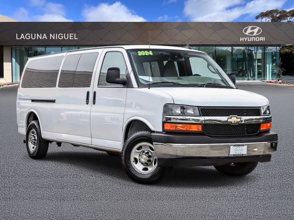 2024 Chevrolet Express 3500 LT Extended's photo