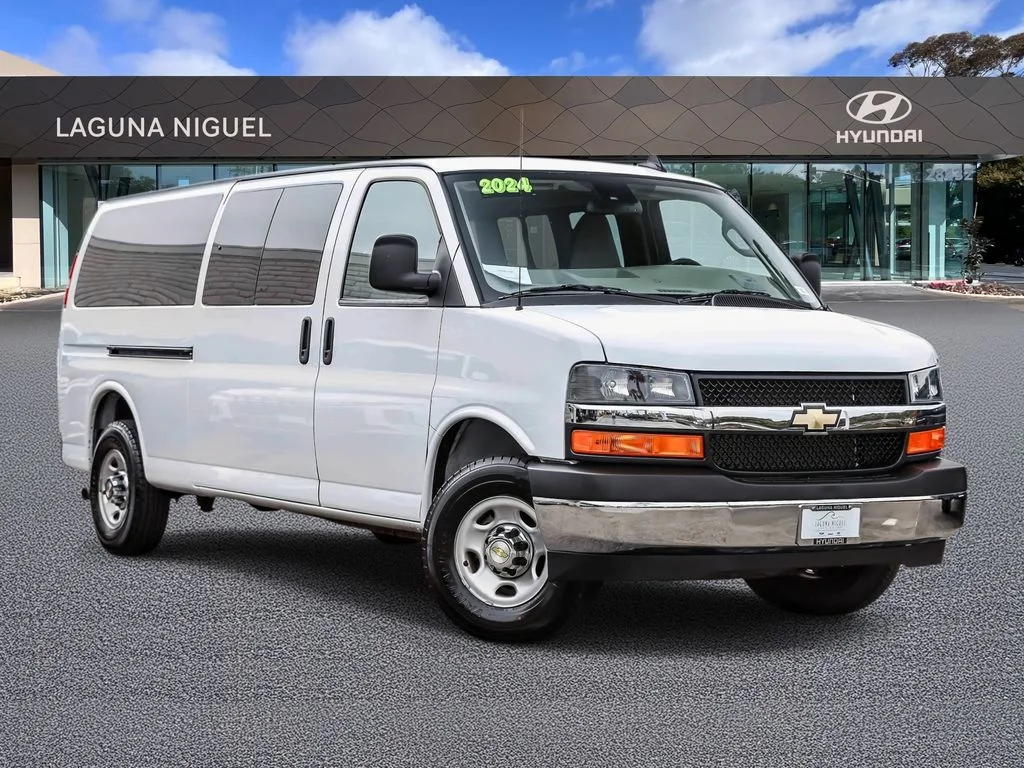 2024 Chevrolet Express 3500 LT Extended's photo
