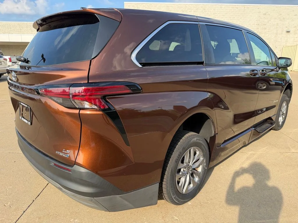 Used 2022 Brown Toyota LE image 5