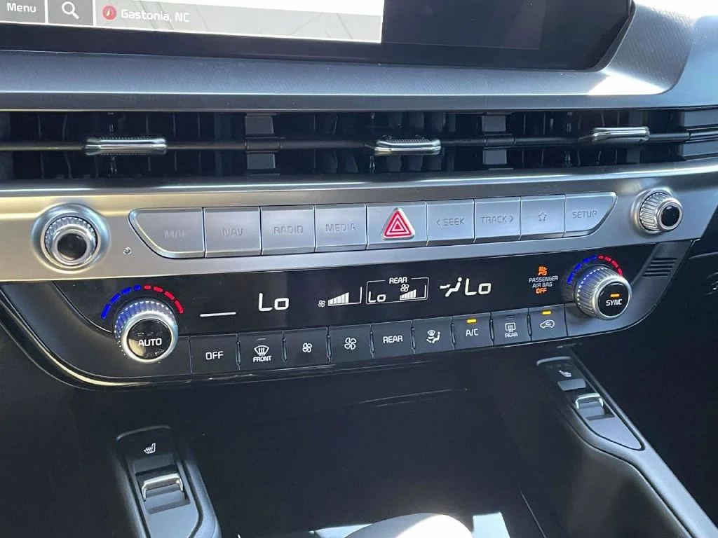 Used 2025  Kia S image 39