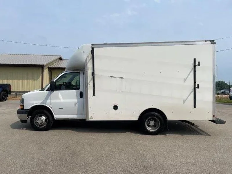 Used 2020 Summit White Chevrolet Work Van image 8