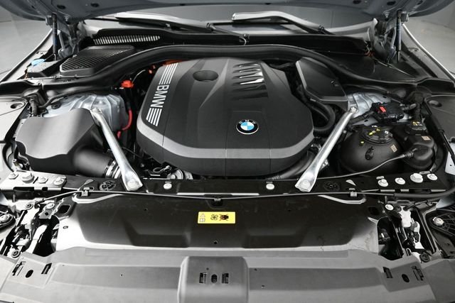 Used 2026 Gray BMW 550e xDrive image 22