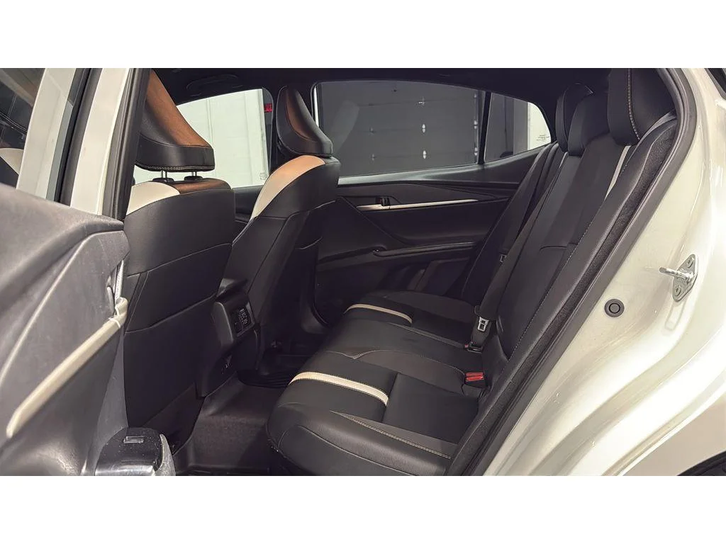 Used 2025 Ice Cap Toyota SE FWD 1 OWNER image 32