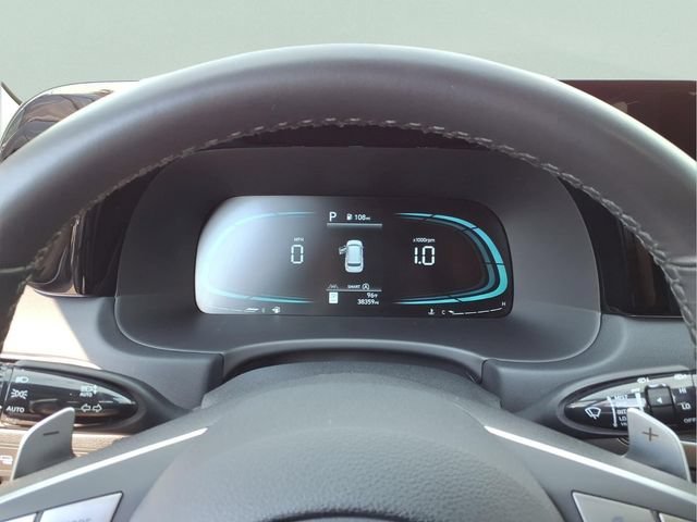 Used 2025  Hyundai SEL image 12