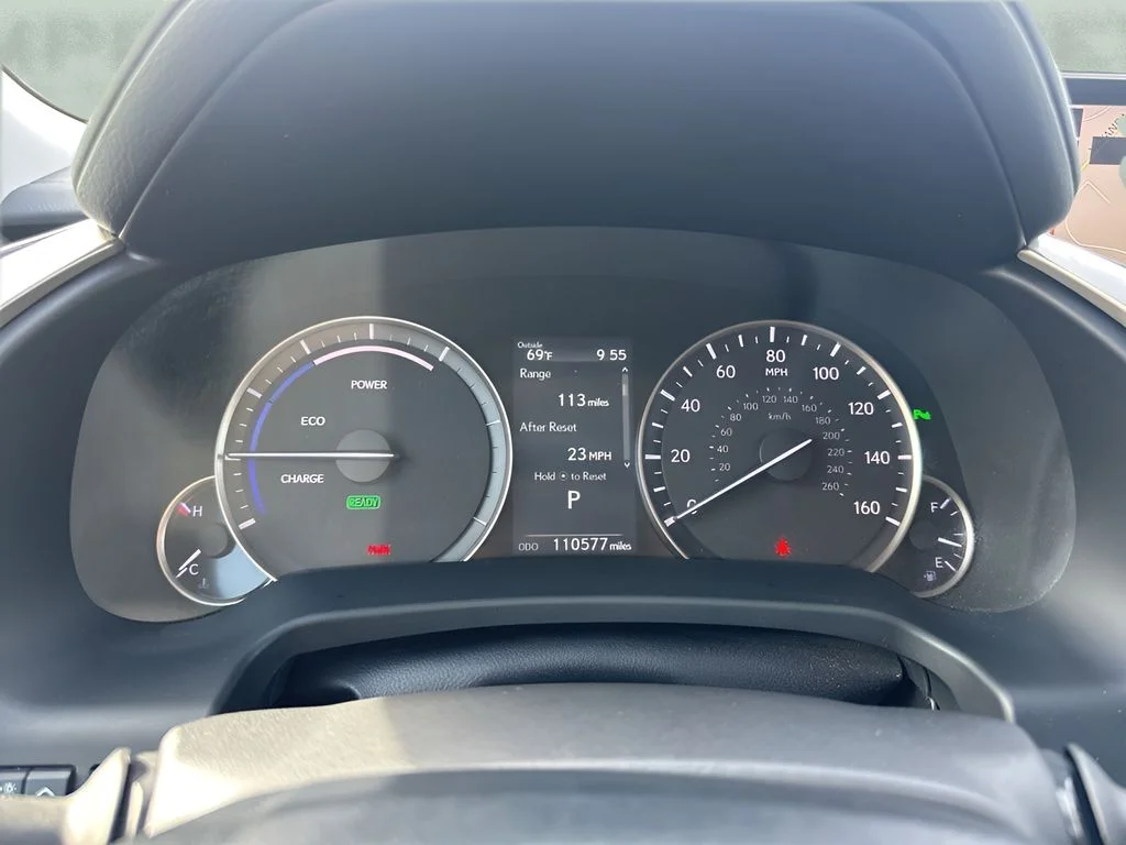 Used 2018 White Lexus 450h image 22