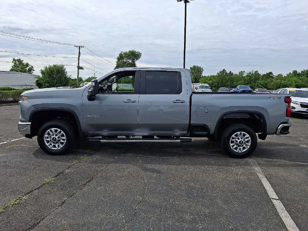 Used 2025 Sterling Gray Metallic Chevrolet LT image 7