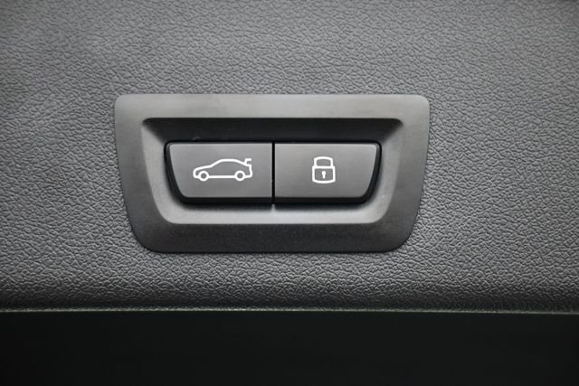 Used 2026 Black BMW xDrive40i image 16