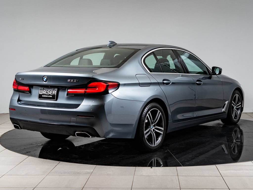 Used 2022 Bluestone Metallic BMW 530i xDrive image 10
