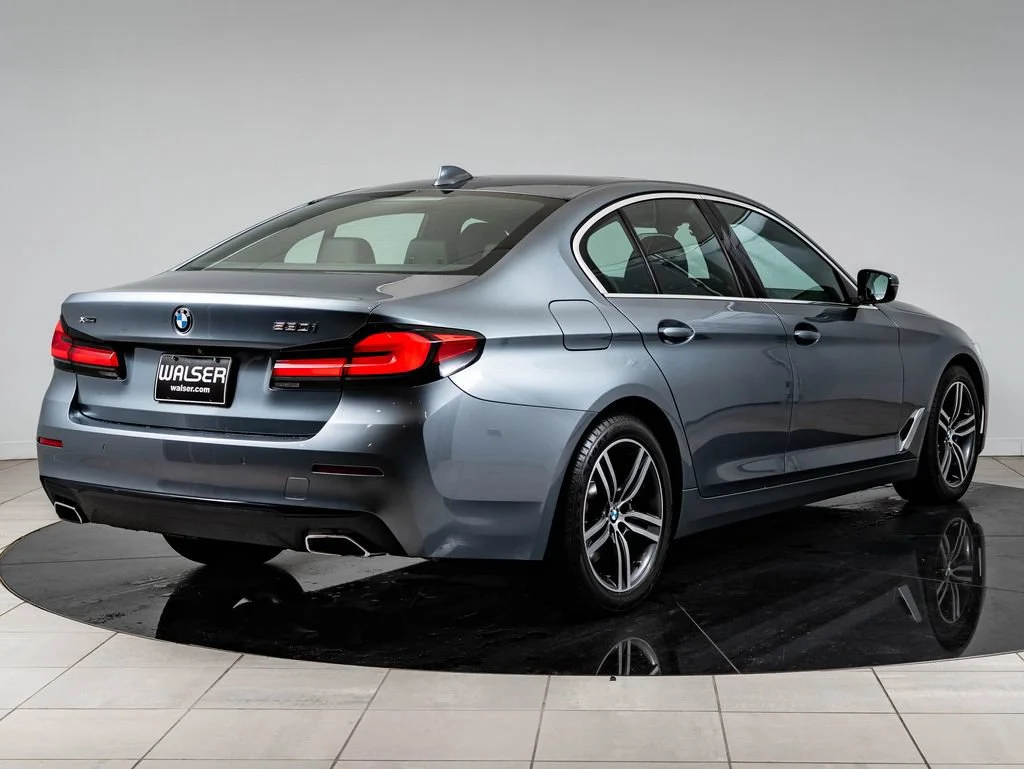 Used 2022 Bluestone Metallic BMW 530i xDrive image 10