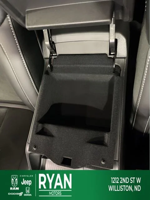 New 2026 White/off-white Jeep Laredo image 25