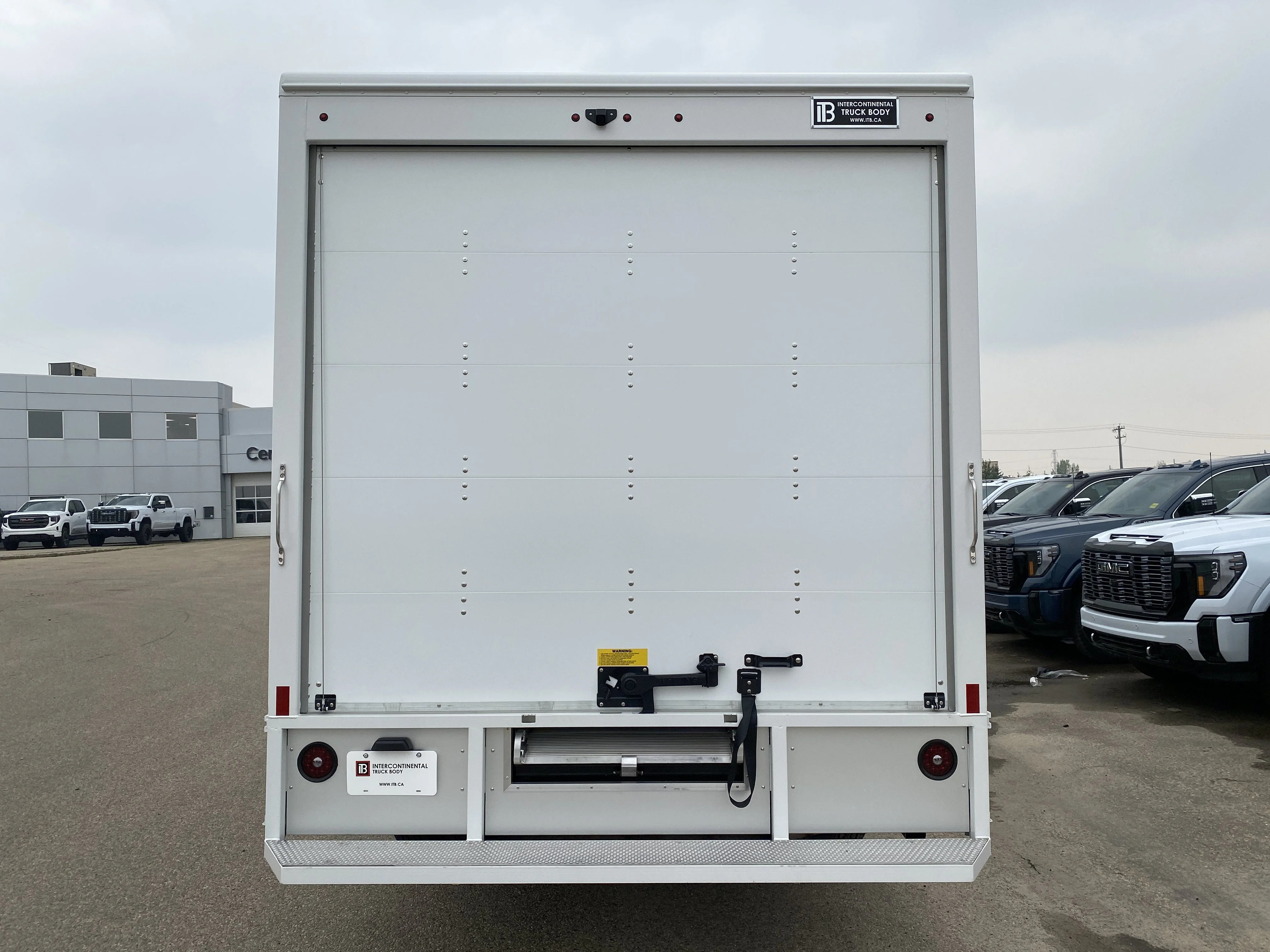 New 2026 Summit White GMC 4500 Van 177 image 5