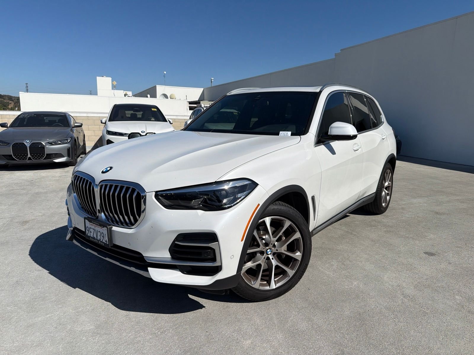 Certified Used 2023 Mineral White Metallic BMW xDrive40i image 3