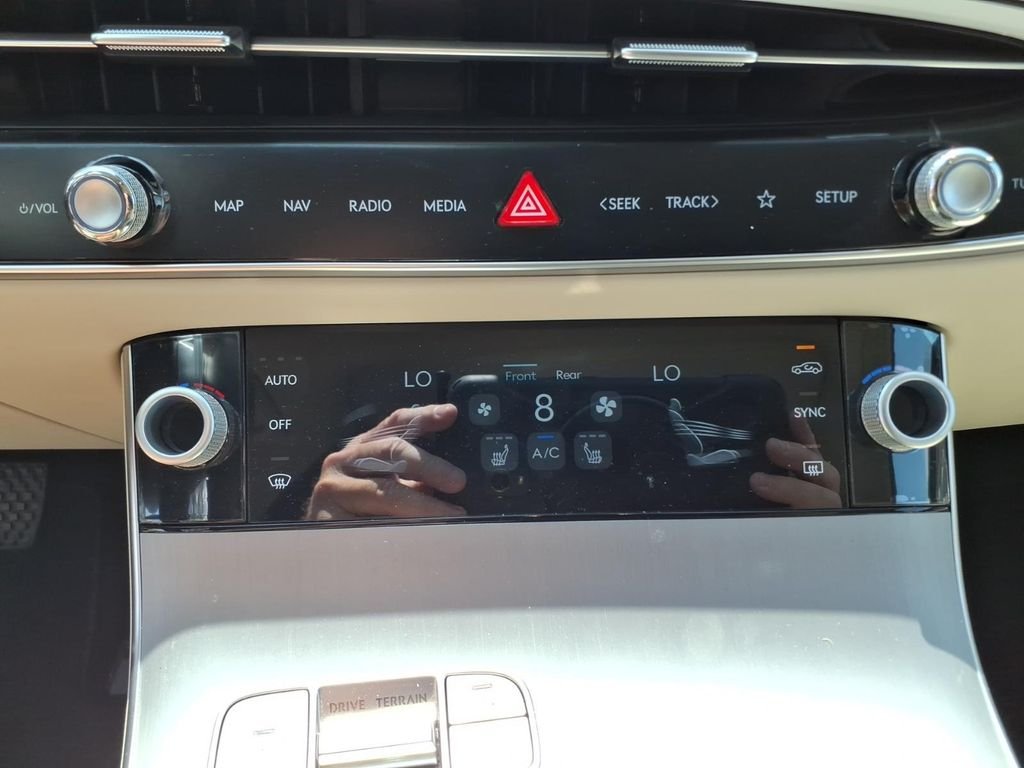 2026 GENESIS GV70 Select - Photo 23