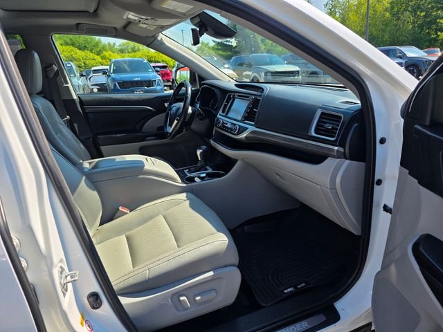 Used 2017 Blizzard Pearl Toyota Limited image 12