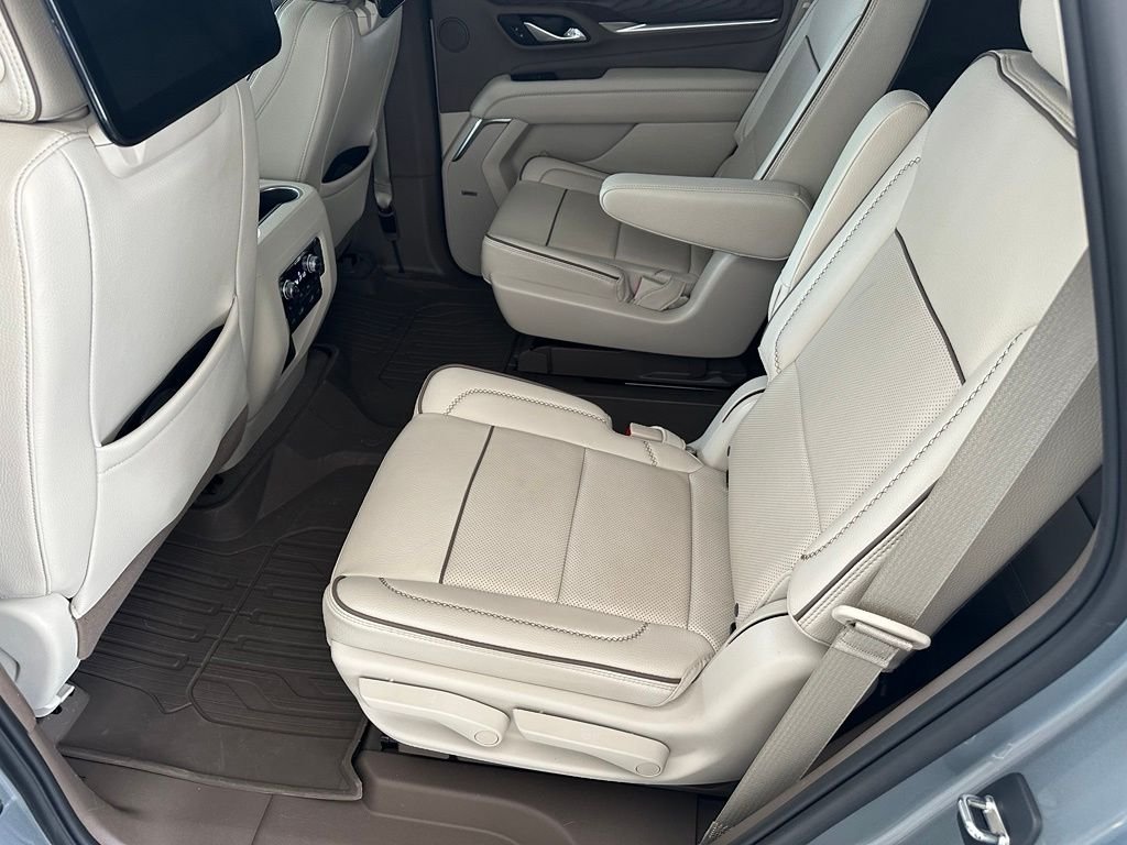 Used 2023 Silver GMC Denali image 31