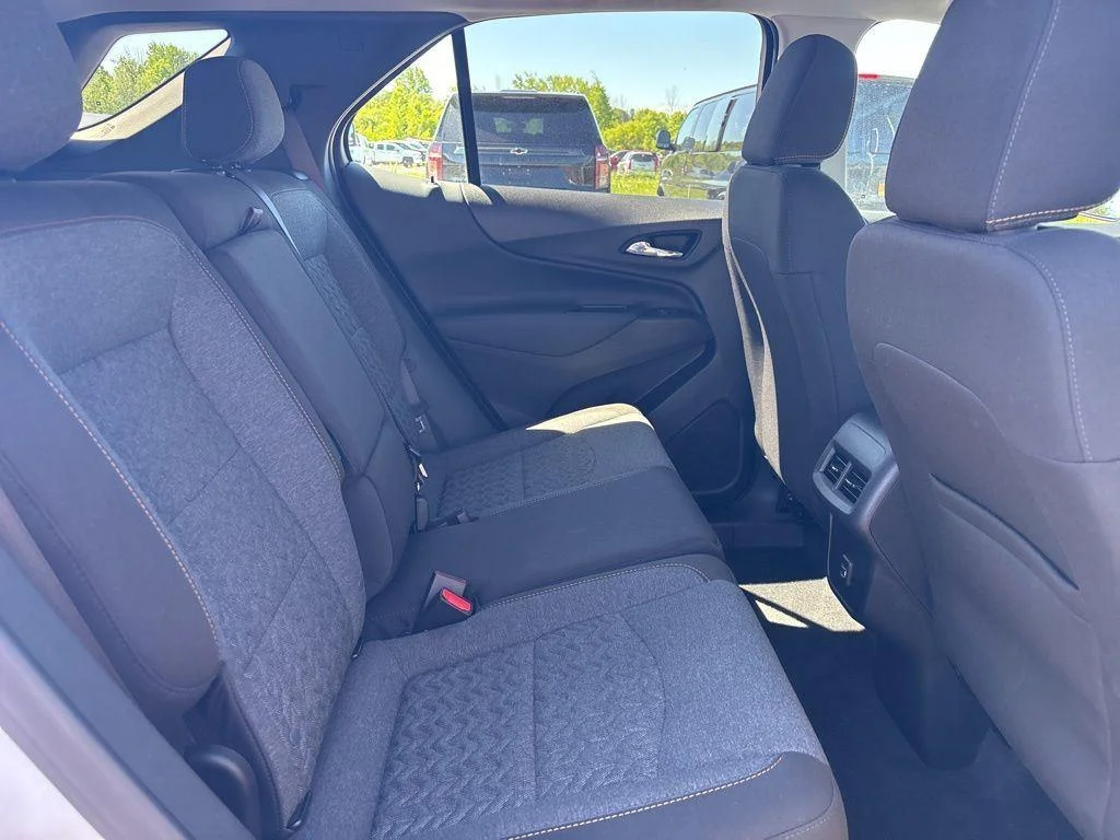 Used 2024 Summit White Chevrolet LT image 37