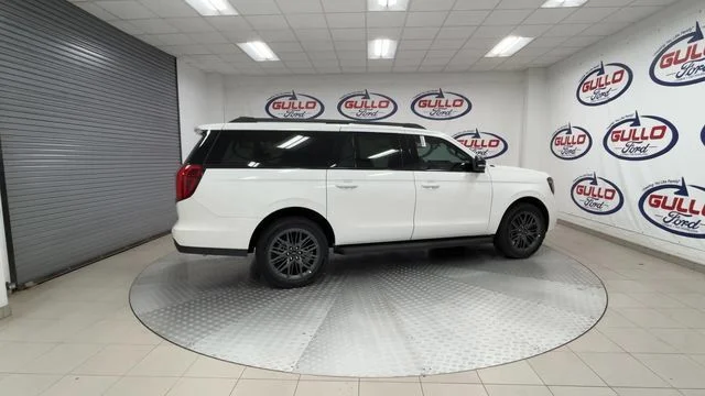 New 2027 Star White Metallic Tri-Coat Ford Platinum image 2