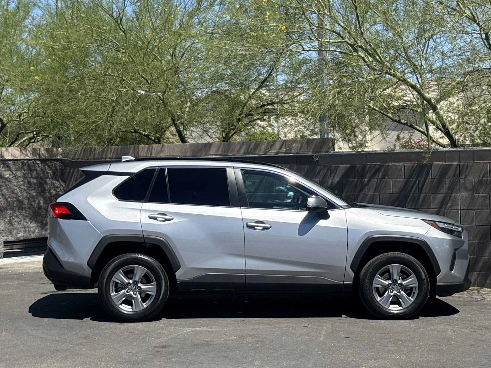 Used 2022 Silver Sky Metallic Toyota XLE image 9