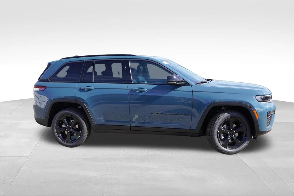 New 2027 Steel Blue Paint Jeep Limited image 2