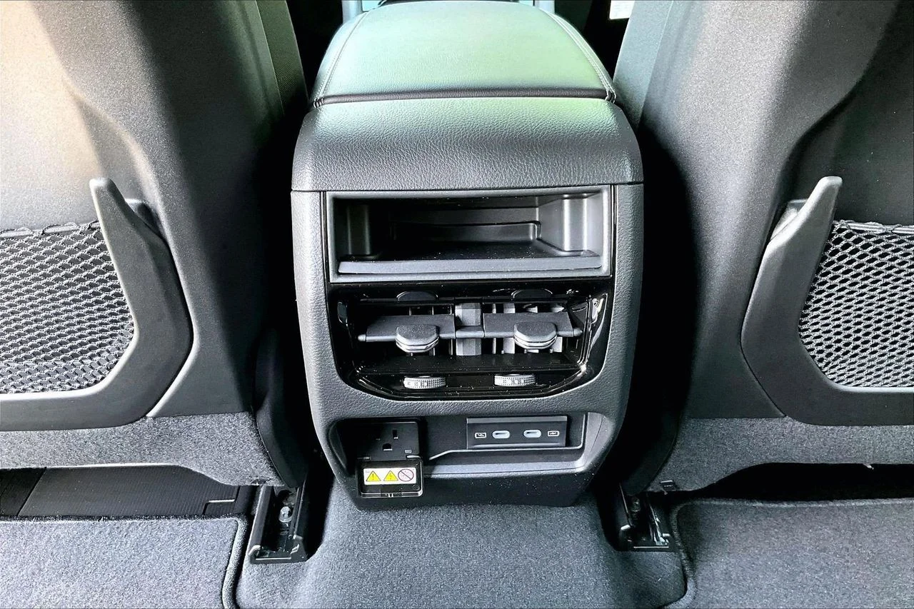New 2026 Baltic Gray Metallic Clear-Coat Exterior Paint Jeep Altitude image 15