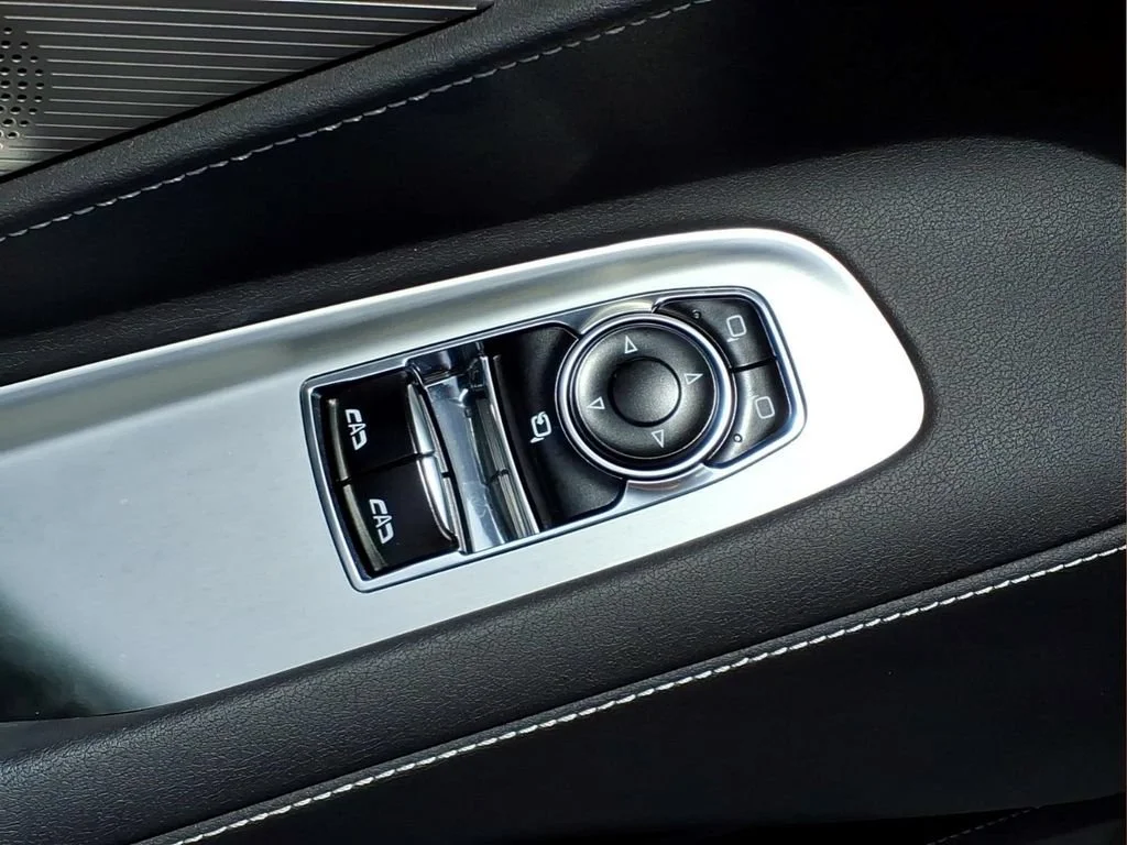 Used 2020 ARCTIC WHITE Chevrolet 2LT image 17