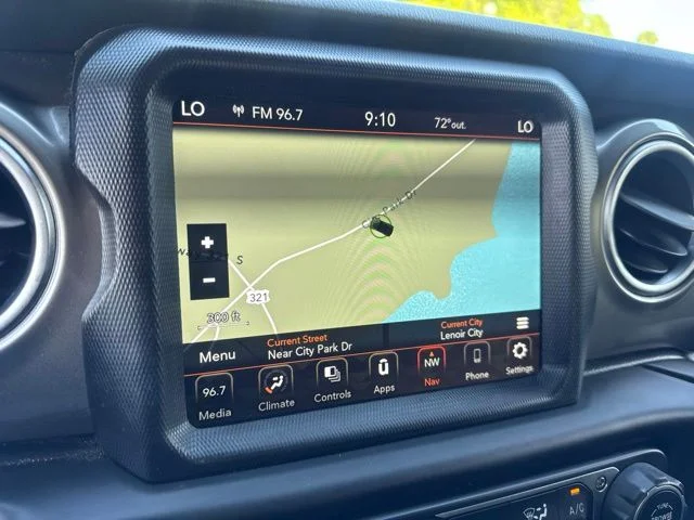 Used 2020 Silver Jeep Unlimited Sahara image 21