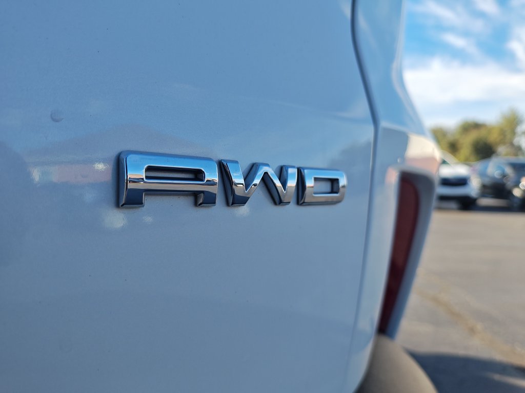 Used 2022 White Ford SEL image 27