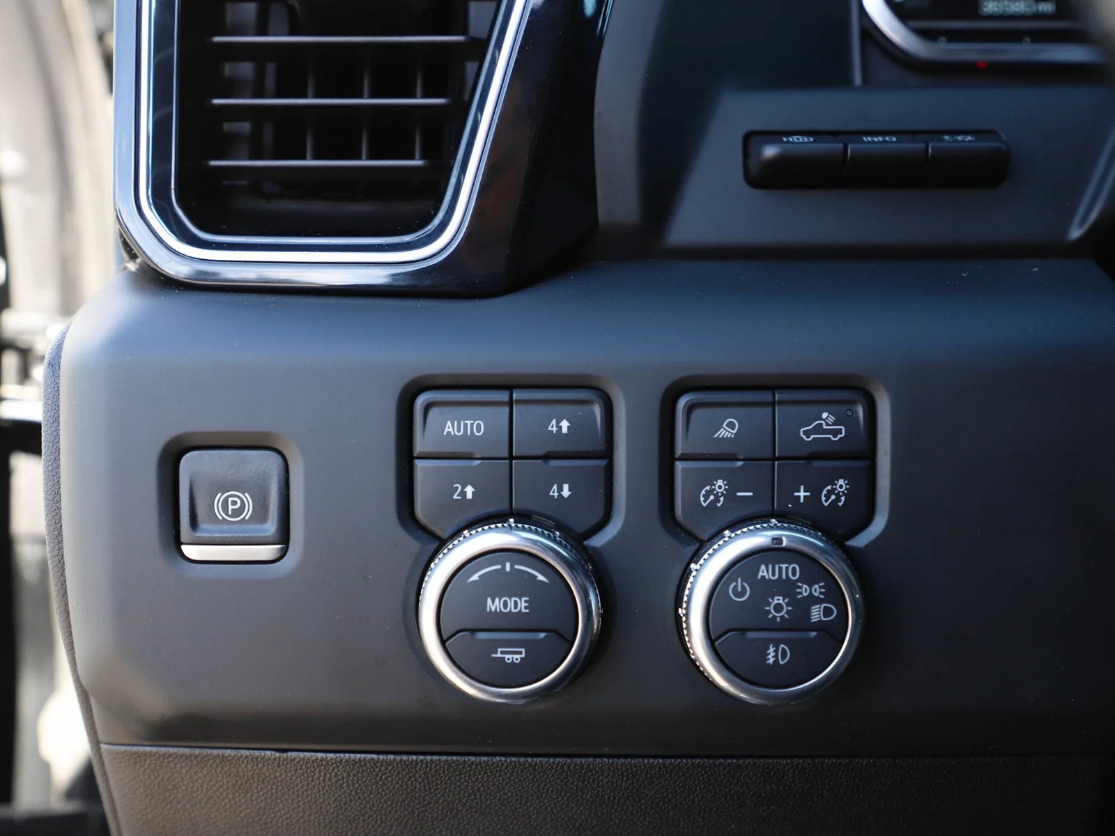 Used 2024 Onyx Black GMC Denali image 27