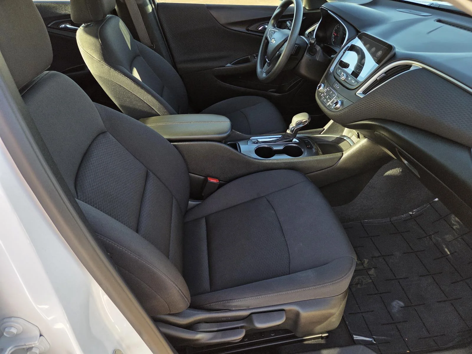 Used 2025 Summit White Chevrolet LT image 33