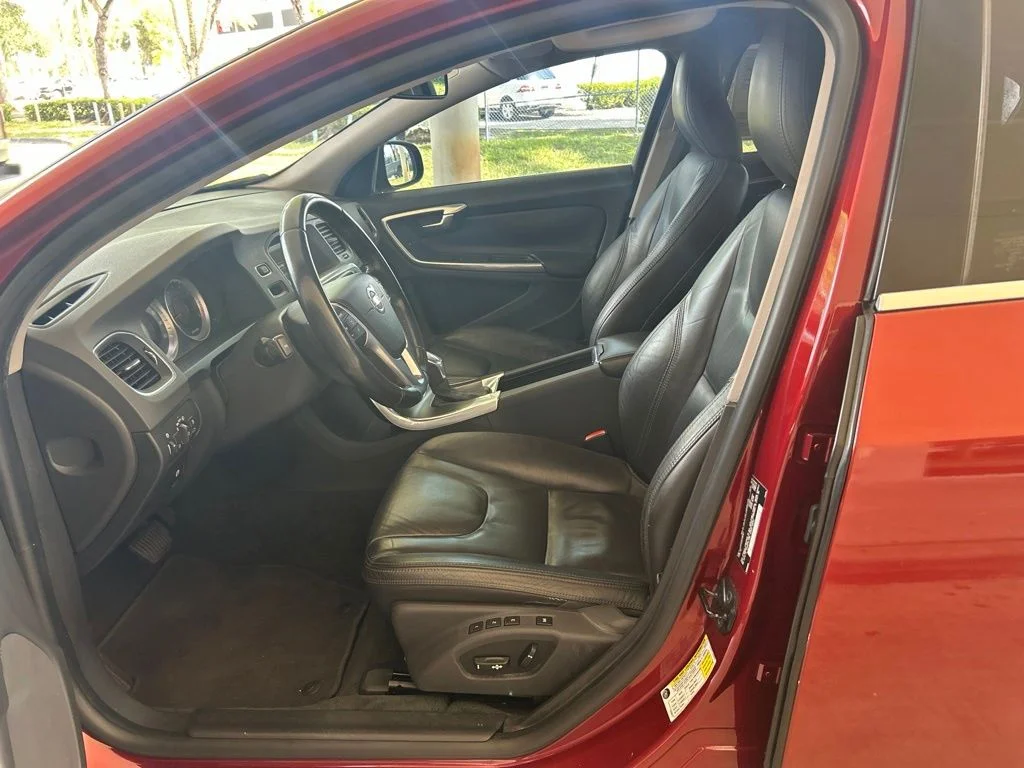 Used 2013  Volvo  image 5