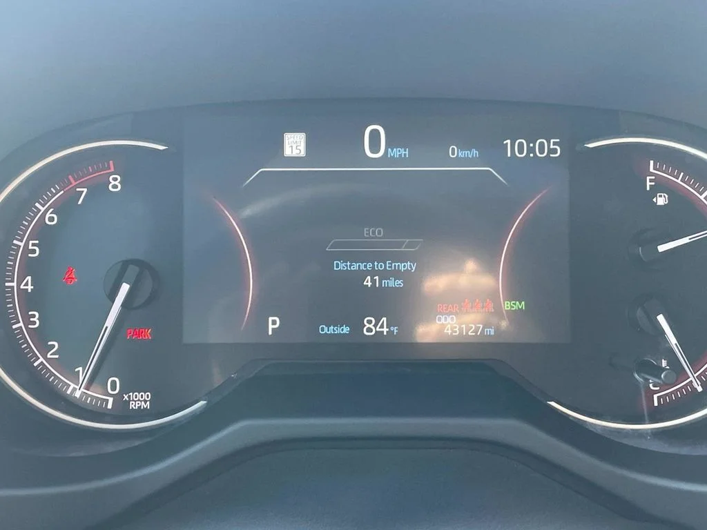 Used 2023  Toyota XLE image 29