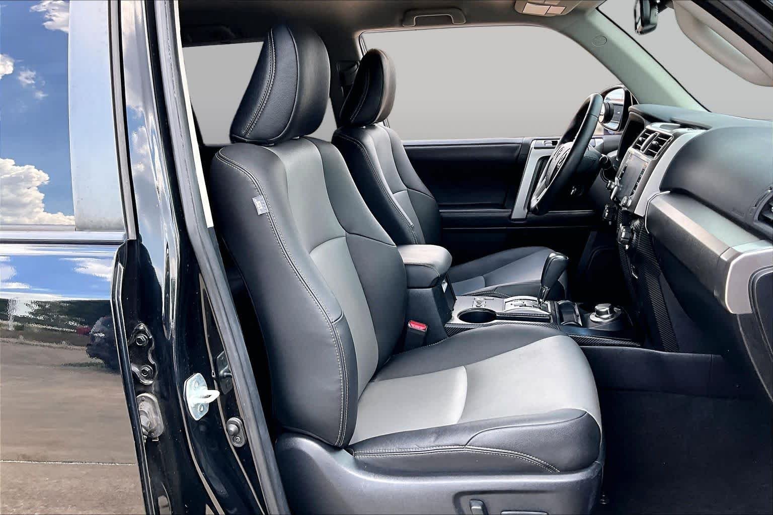 Used 2020 Midnight Black Metallic Toyota SR5 Premium image 9