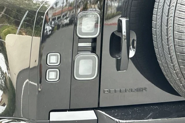 New 2026 Santorini Black Land Rover X-Dynamic SE image 26