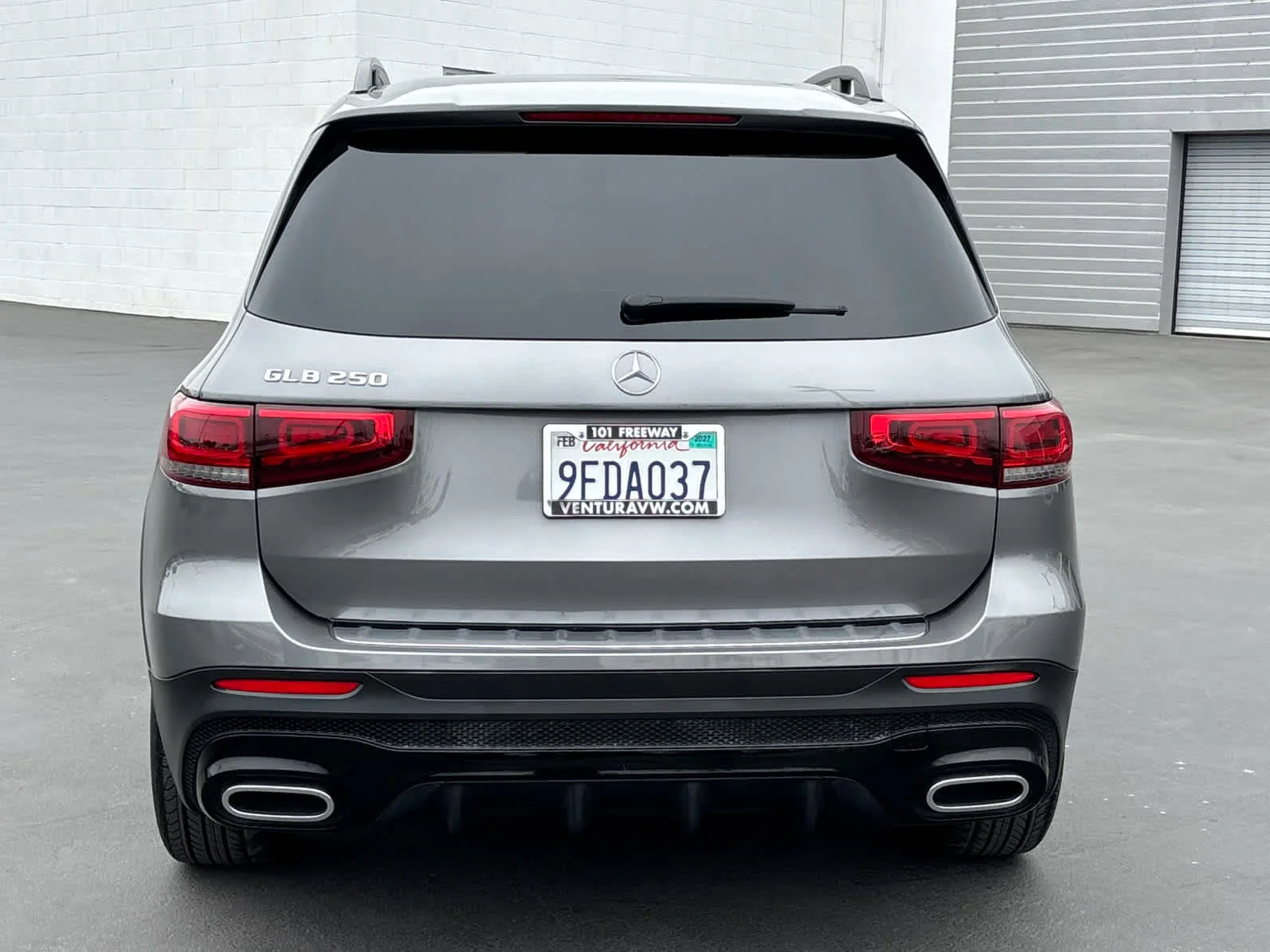 Used 2023 Mountain Grey Metallic Mercedes-Benz GLB 250 image 4