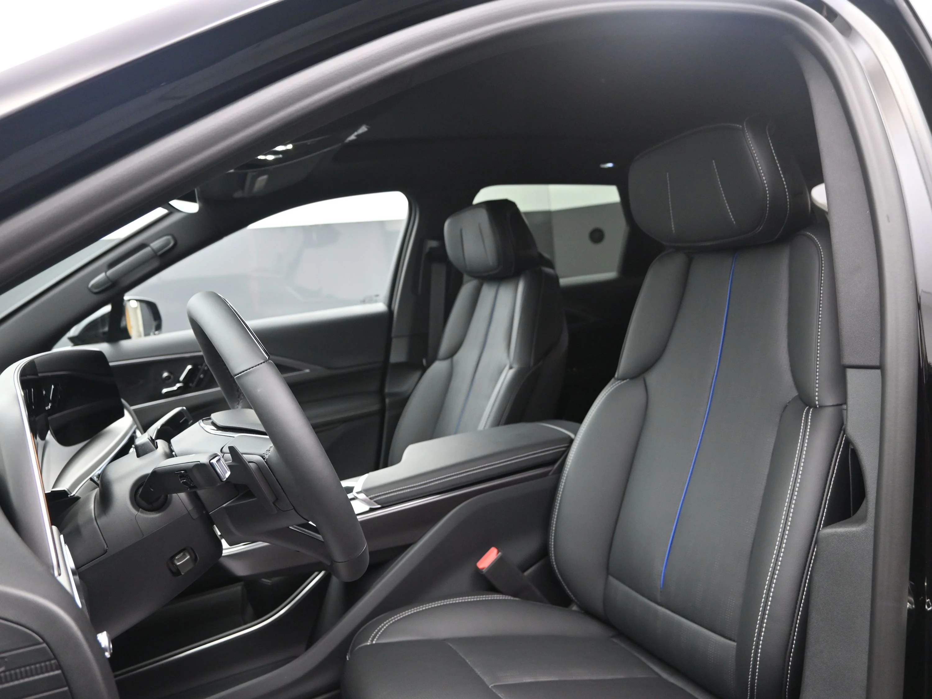 2026 Cadillac LYRIQ Sport - Photo 8
