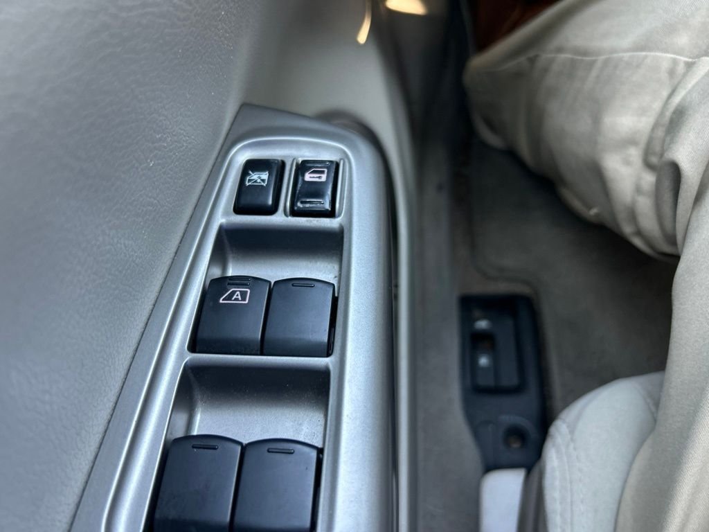 Used 2008 White Subaru 2.5i image 18