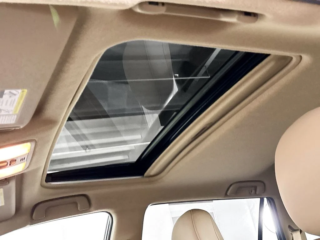 Used 2011 Green Toyota Limited image 19