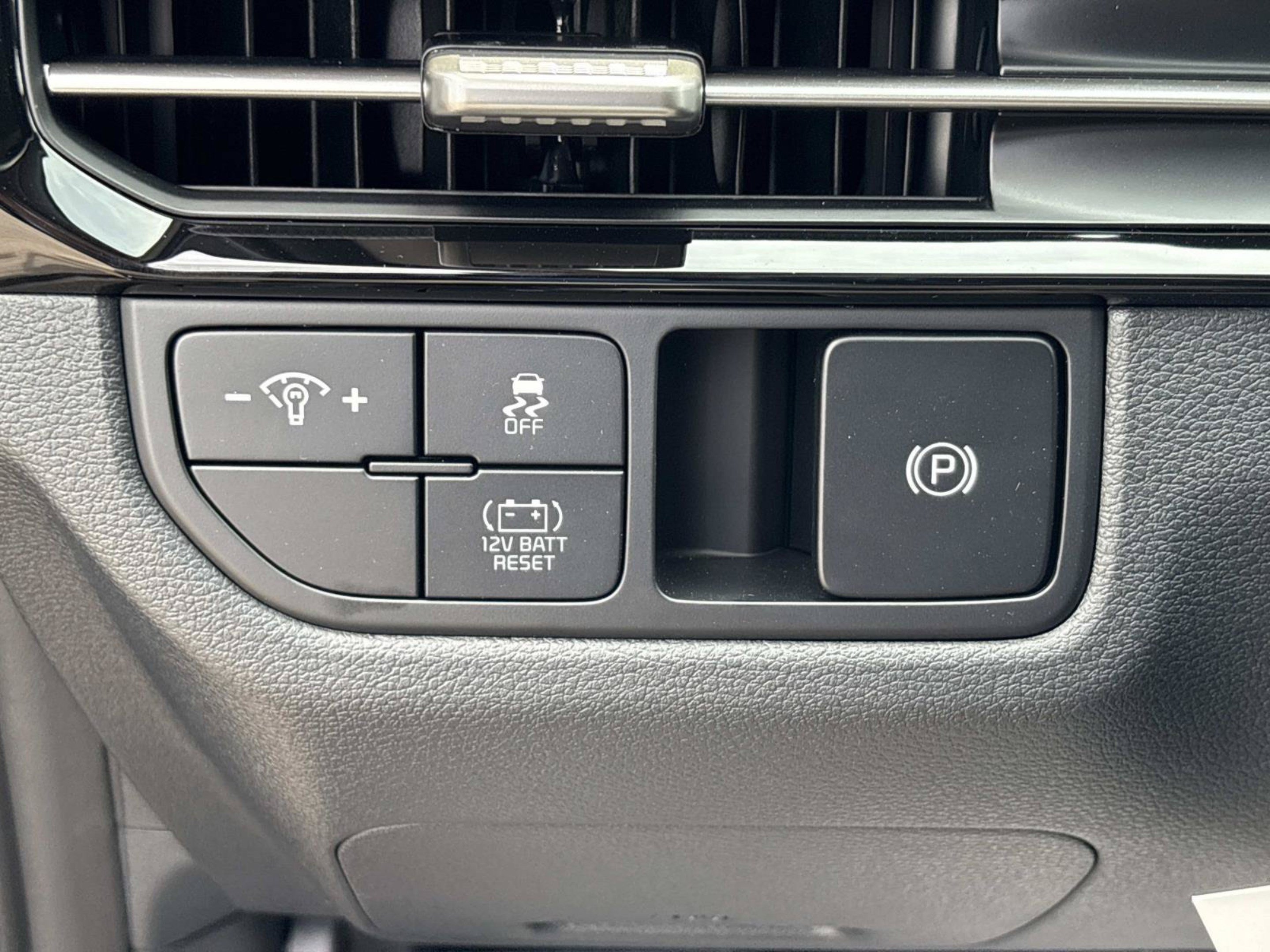New 2027 Gravity Gray Kia LX image 22