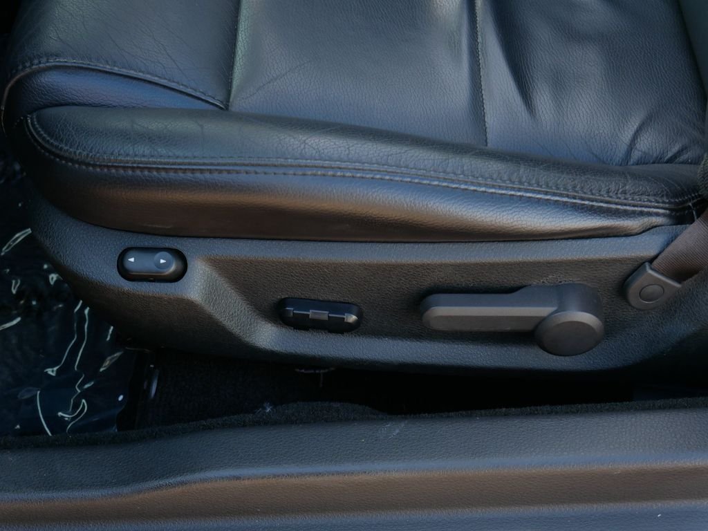 Used 2006  Ford V6 Premium image 16