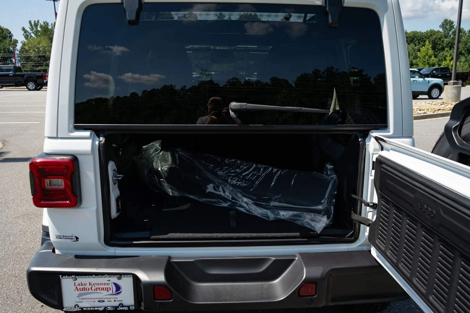 New 2026 White Jeep Sahara image 9