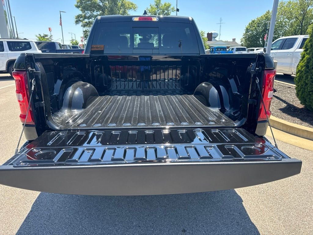 New 2026 Diamond Black Crystal Pearl-Coat Exterior Paint RAM Laramie image 5