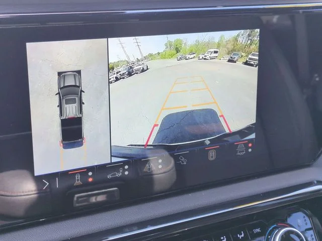 Used 2025 White GMC AT4 image 22