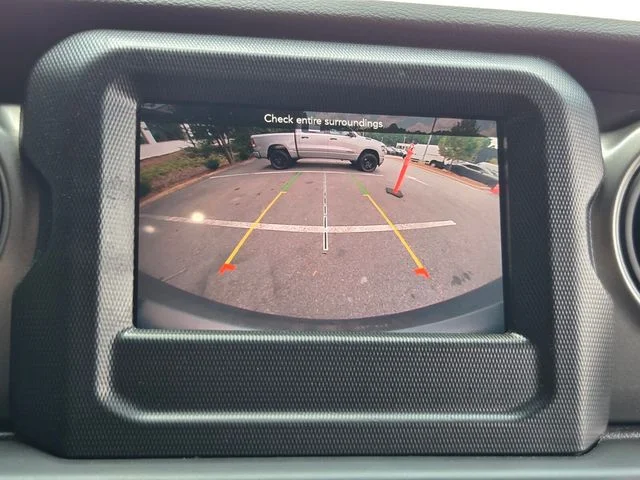 Used 2023  Jeep Sport S image 19
