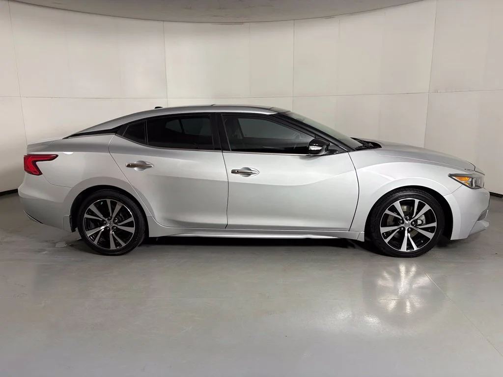 Used 2018 Silver Nissan 3.5 SL image 9