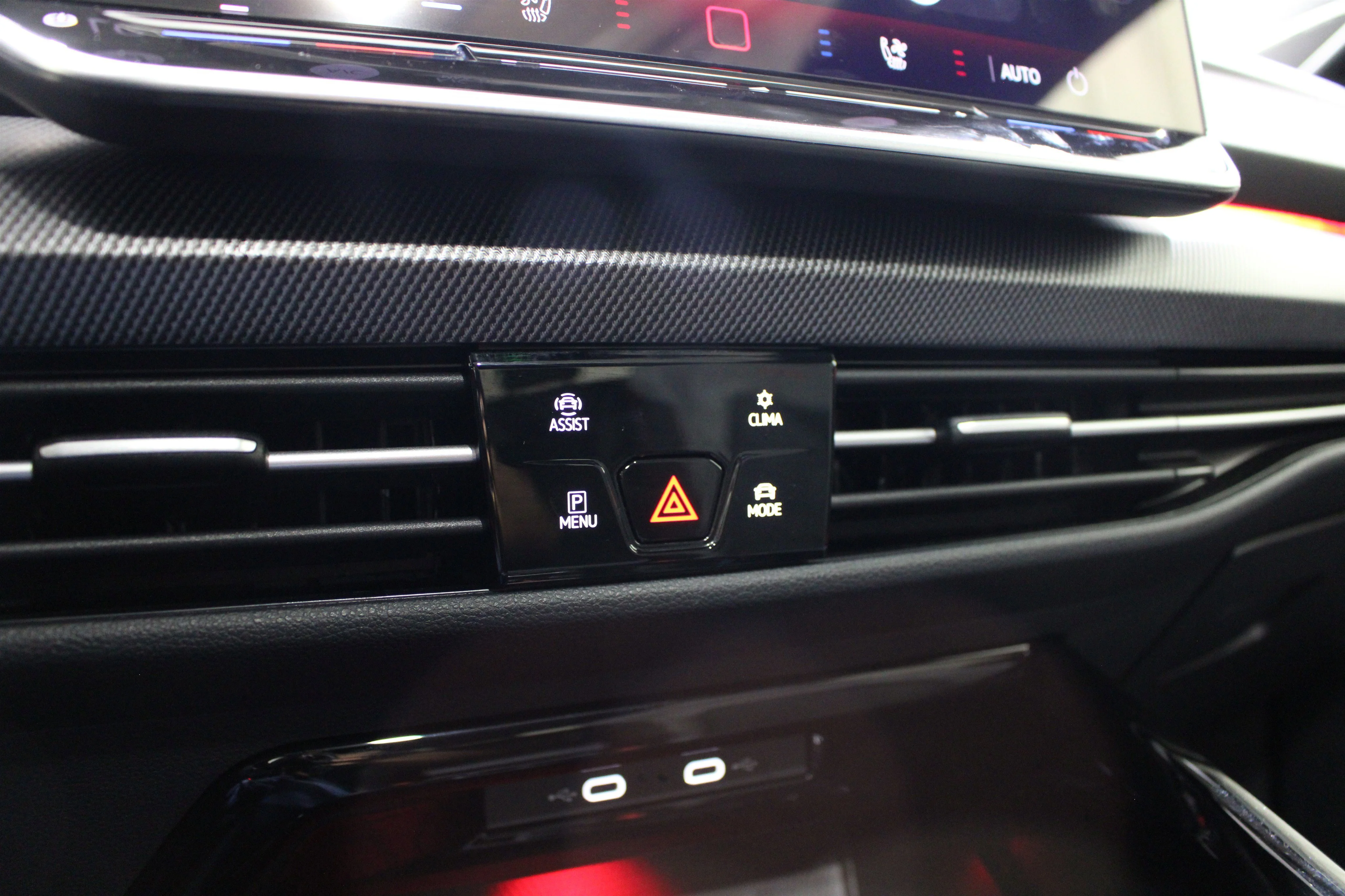 2025 Volkswagen Golf GTI SE - Photo 19