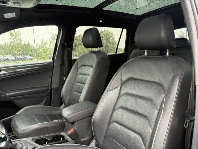 Used 2020 Deep Black Pearl Volkswagen SEL Premium R-Line image 9