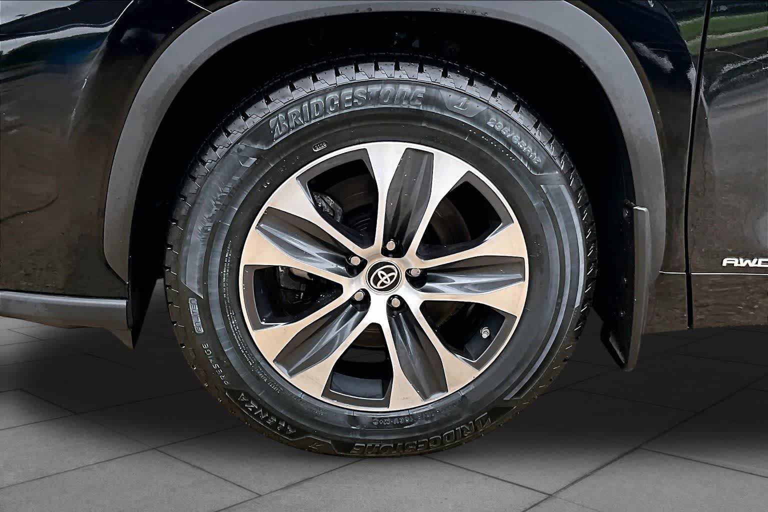 Used 2023 Midnight Black Metallic Toyota Hybrid XLE image 11